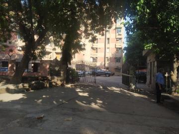 2 BHK Apartment in Vasundhara Enclave for resale New Delhi. The reference number is 20126559