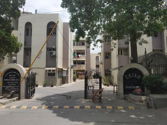 2 BHK Apartment in Vasundhara Enclave for resale New Delhi. The reference number is 20677809