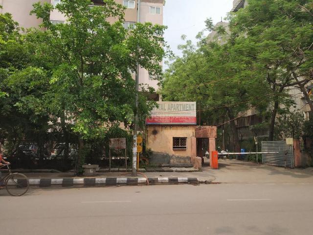 2 BHK Apartment in Vasundhara Enclave for resale New Delhi. The reference number is 20802184