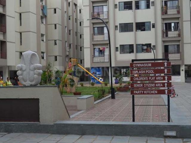 2 BHK Apartment in Vejalpur for resale Ahmedabad. The reference number is 21359039