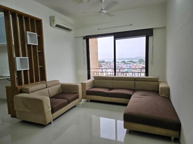 2 BHK Apartment in Vesu for rent Surat. The reference number is 17595957