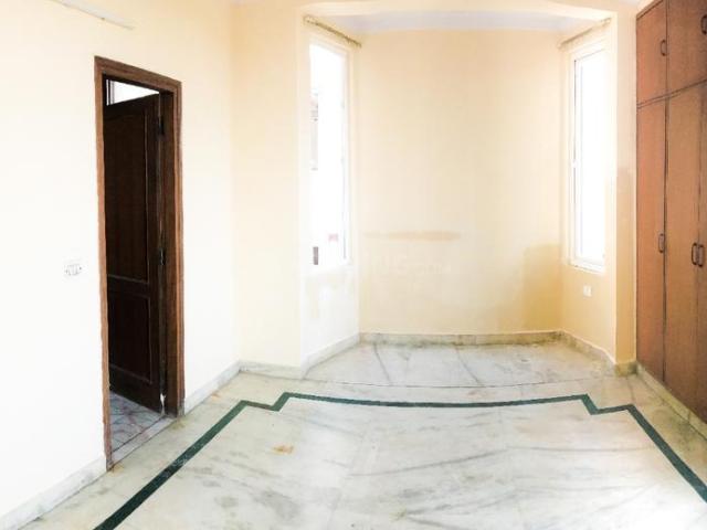 2 BHK Apartment in Vivek Vihar for rent New Delhi. The reference number is 21115799