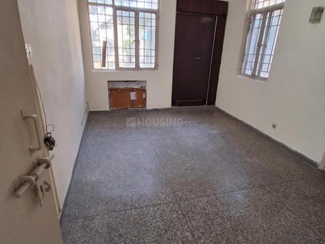 2 BHK Apartment in Vikaspuri for resale New Delhi. The reference number is 20358973