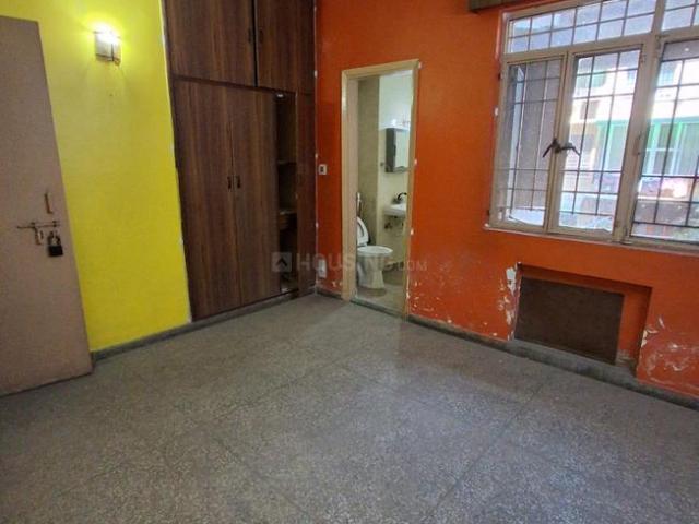 2 BHK Apartment in Vikaspuri for resale New Delhi. The reference number is 20359027