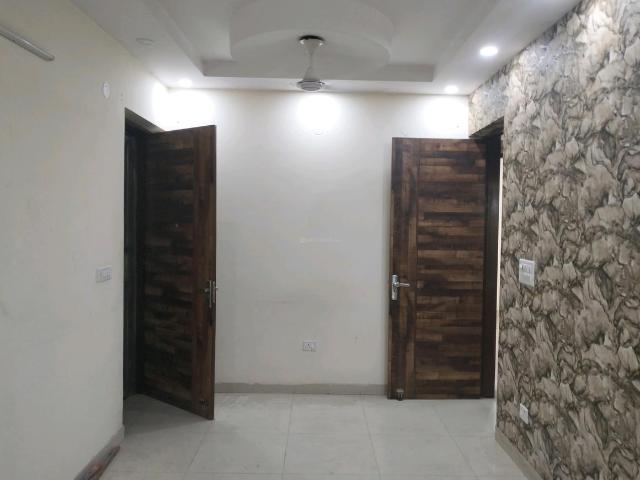 2 BHK Apartment in Vikaspuri for resale New Delhi. The reference number is 21047040