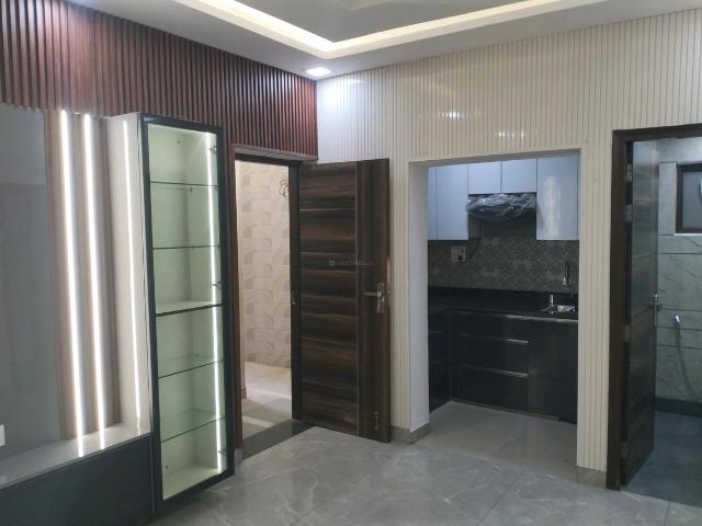 2 BHK Apartment in Vikaspuri for resale New Delhi. The reference number is 21127245