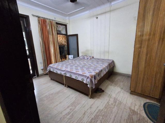 2 BHK Apartment in Vikaspuri for resale New Delhi. The reference number is 21152585