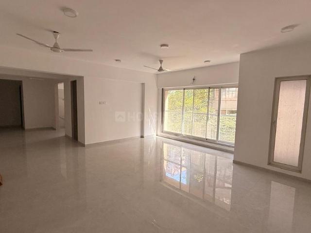 2 BHK Apartment in Vile Parle West for rent Mumbai. The reference number is 19696087