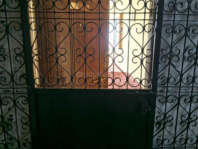 2 BHK Apartment in Vile Parle West for rent Mumbai. The reference number is 20999389