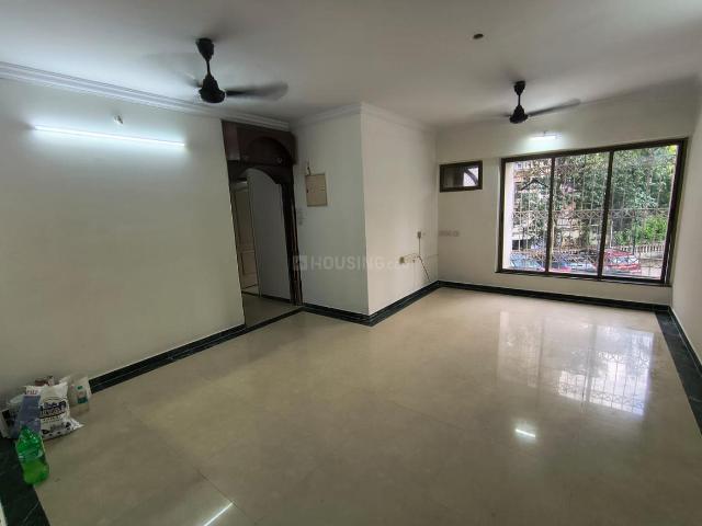 2 BHK Apartment in Vile Parle West for rent Mumbai. The reference number is 21178131
