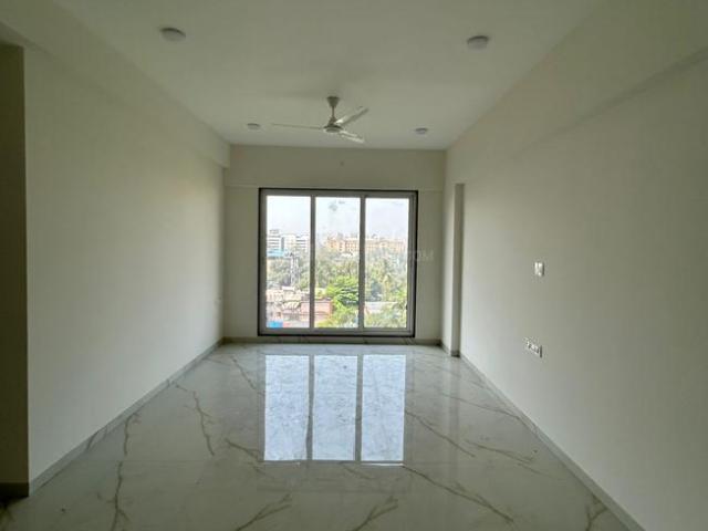 2 BHK Apartment in Vile Parle West for resale Mumbai. The reference number is 19215089