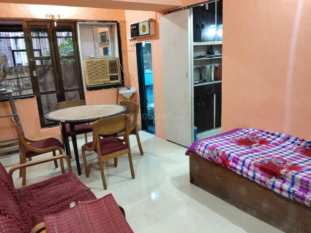 2 BHK Apartment in Vile Parle West for resale Mumbai. The reference number is 11590563