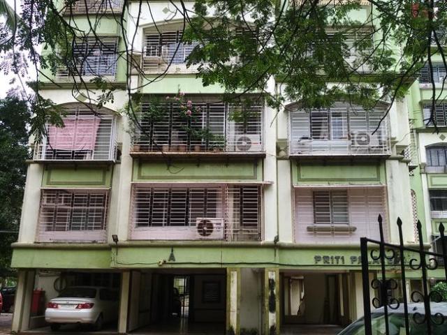 2 BHK Apartment in Vile Parle West for resale Mumbai. The reference number is 21185727