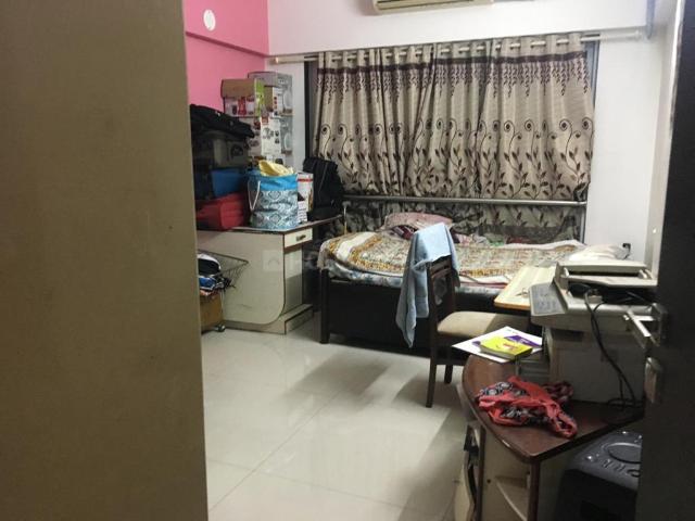 2 BHK Apartment in Vile Parle East for rent Mumbai. The reference number is 4589091
