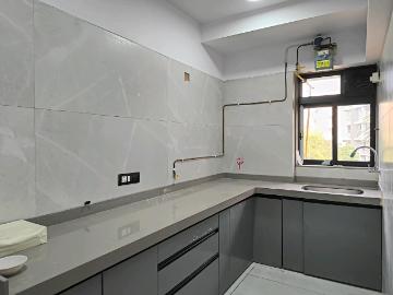 2 BHK Apartment in Vile Parle East for rent Mumbai. The reference number is 19031669