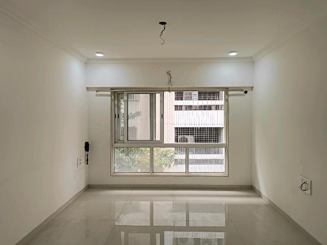 2 BHK Apartment in Vile Parle East for resale Mumbai. The reference number is 19190469