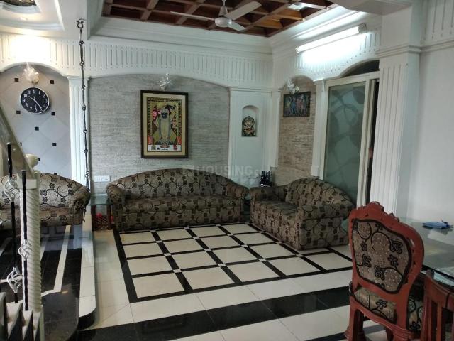 2 BHK Apartment in Vile Parle East for resale Mumbai. The reference number is 19523408
