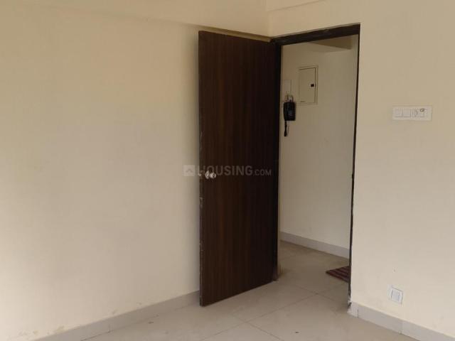 2 BHK Apartment in Vile Parle East for resale Mumbai. The reference number is 19693656