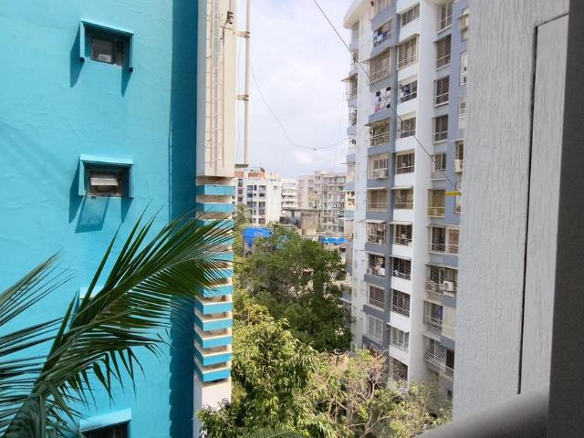 2 BHK Apartment in Vile Parle East for resale Mumbai. The reference number is 21147169
