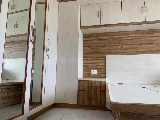 2 BHK Apartment in Viman Nagar for rent Pune. The reference number is 21099987