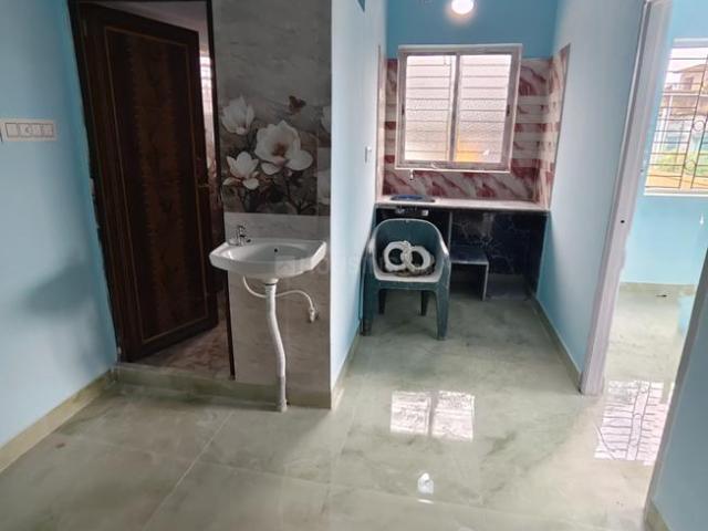 2 BHK Apartment in VIP Nagar for rent Kolkata. The reference number is 20971441