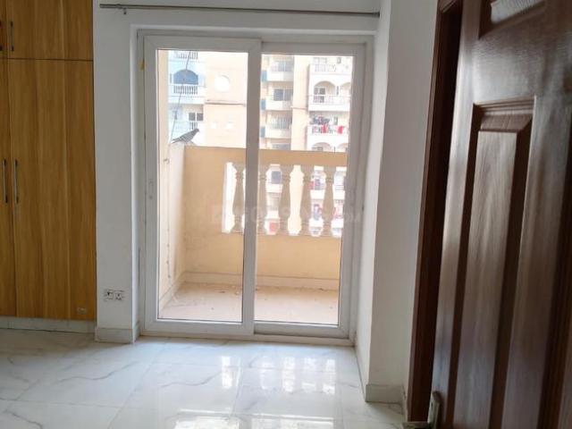 2 BHK Apartment in Zeta I for resale Greater Noida. The reference number is 17123971