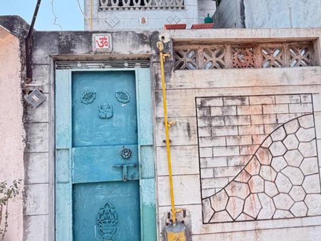 2 BHK Duplex in Bajrang Wadi for rent Rajkot. The reference number is 20925070