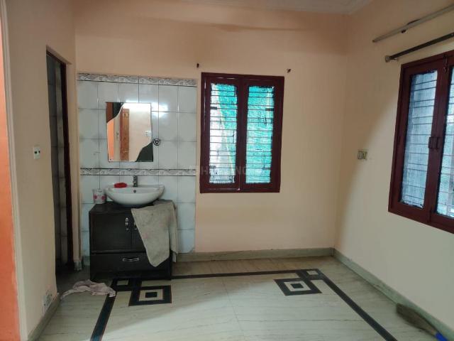 2 BHK Duplex in Vikaspuri for resale New Delhi. The reference number is 17970995