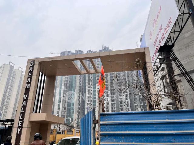 2 BHK Flat for Rent In Amrapali Dream Valley Phase 2 High Rise