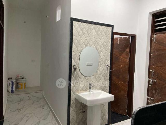 2 BHK Flat for Rent In Sector 105