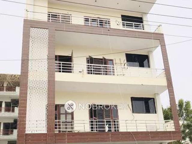 2 BHK Flat for Rent In Sector 52