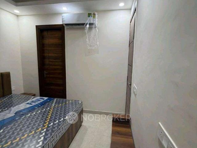 2 BHK Flat for Rent In Sector 52