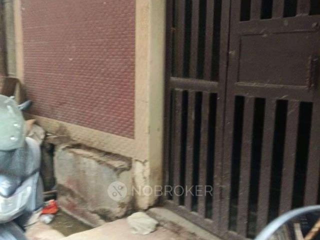 2 BHK Flat For Sale In Shakarpur Khas