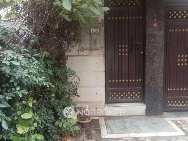2 BHK Flat For Sale In Shalimar Bagh