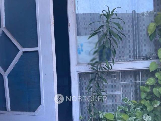 2 BHK Flat In Manas Apartments, Mayur Vihar for Rent In Mayur Vihar