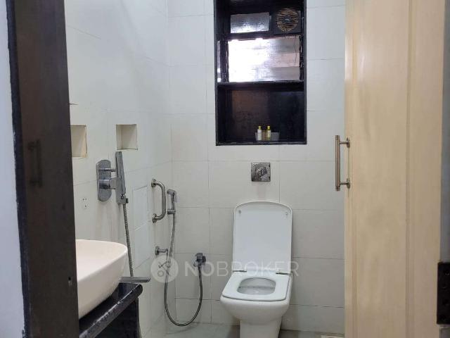 2 BHK Flat In Neelamber Apartment for Rent In Pali Hill