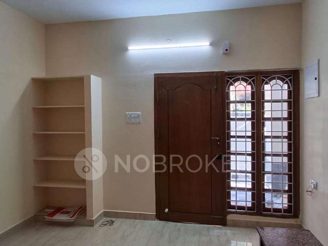 2 BHK Flat In No 14a, Second Cross Street, Lakshmi Nagar, por