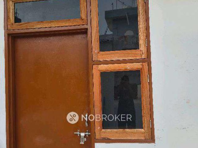 2 BHK Flat In Owner House for Rent In Sector 110