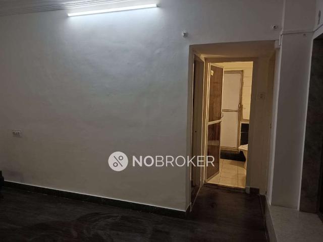 2 BHK Flat In Oshiwara Tarapore Gardens Society for Rent In
