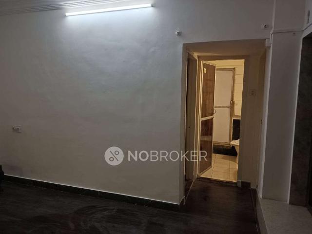 2 BHK Flat In Oshiwara Tarapore Gardens Society for Rent In
