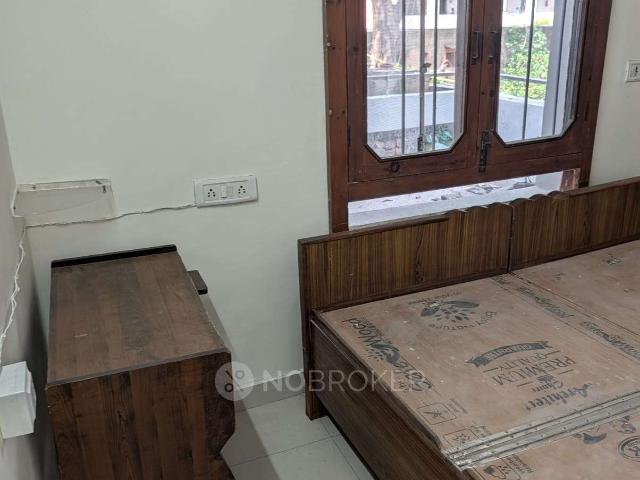 2 BHK Flat In B Block for Rent In B, Block, Dilshad Garden, Delhi