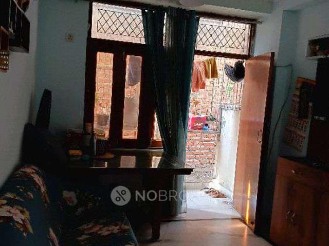 2 BHK Flat In Babbar Building for Rent In, Savitri Nagar Village, Sheikh Sarai