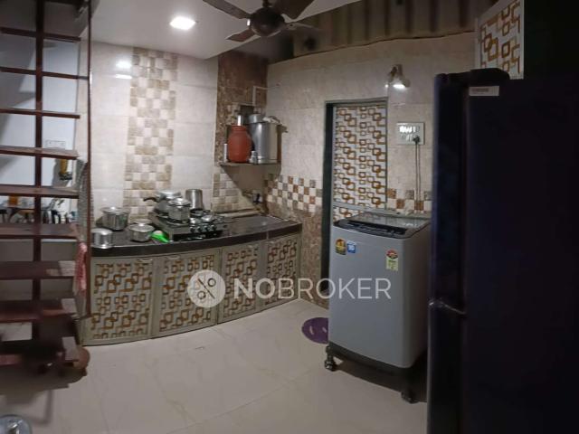 2 BHK Flat In Bhari Building For Sale In Parel