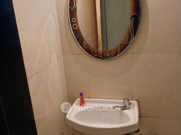Flat for sale in Akurli Road - Parking