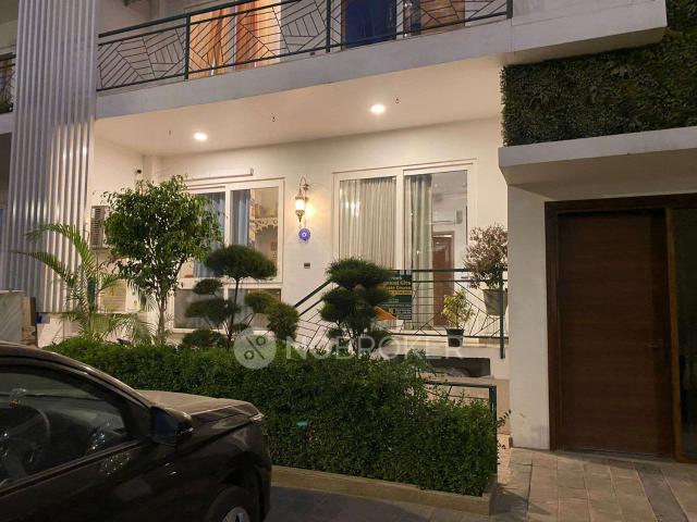 2 BHK Flat In Central Park Flamingo Floors, Sector 32 33, Sohna for Rent In Sector 32