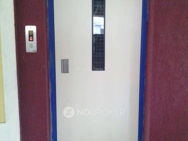 2 BHK Flat In Clifton Apartment Neknampur, For Sal