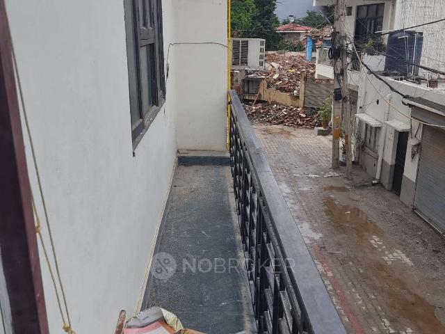 2 BHK Flat In Dda Bhawani Kunj for Rent In Sector D