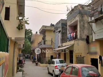 Flat for sale in Mayur County - Parking