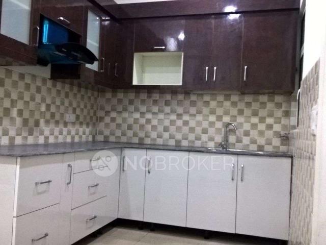 2 BHK Flat In Gaur City 1 Avenue 6 For Sale In Secot 4