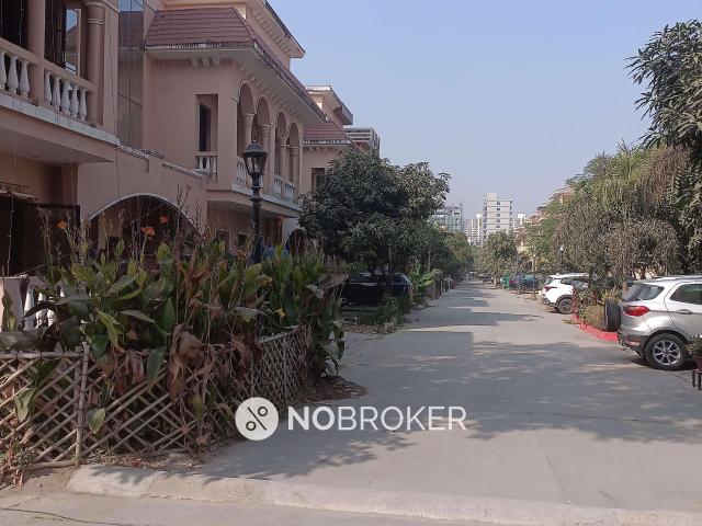 2 BHK Flat In Gaur Grandeur for Rent In Sector 119